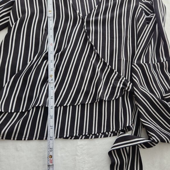 Striped Bell Sleeve Wrap Top Mediumβ Black White Boho Flowy Goth Chloe & Katie - Picture 12 of 13